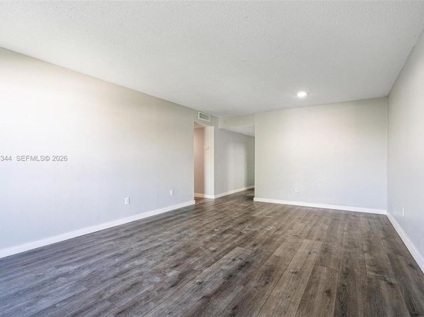 15205 NE 6th Ave APT D305