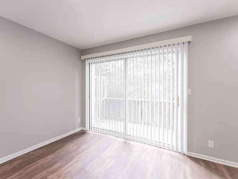 Wornall Place Apartments — Photo 11