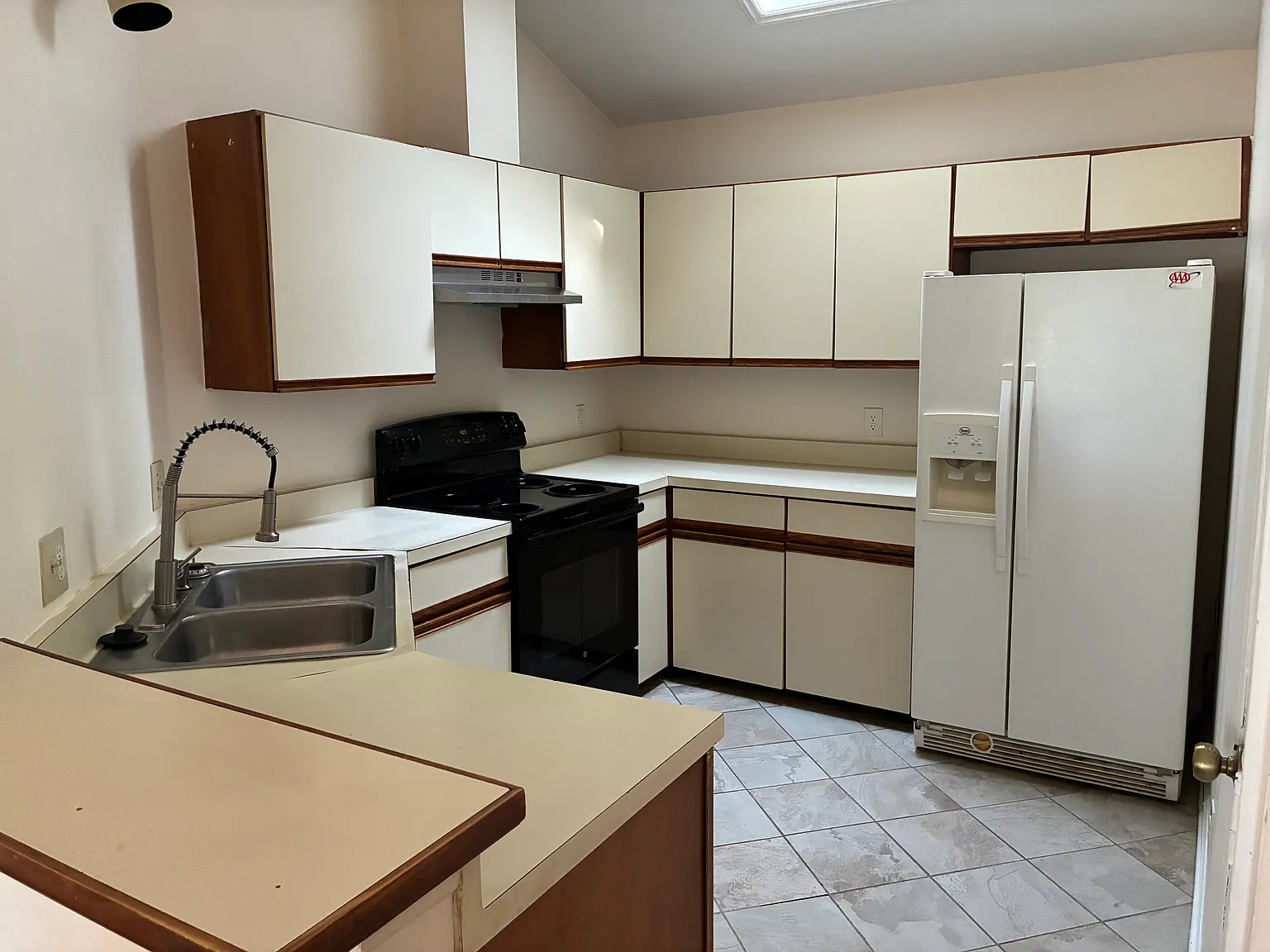 3 bed, 1500 sqft, $1,995 — Photo 3