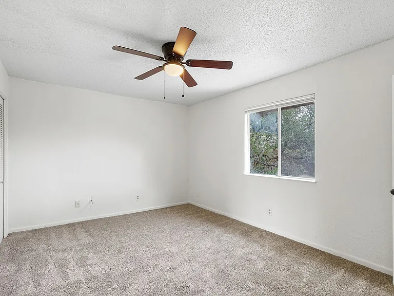 Chestnut Place Apartments — Photo 27