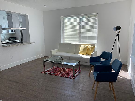 3rd image of 7431 Dickens Ave #2