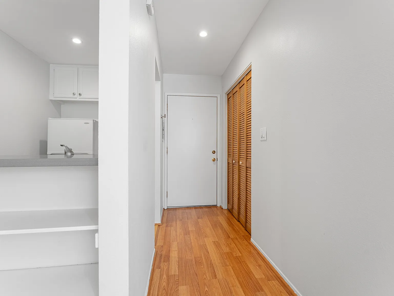 Studio, 384 sqft, $1,595 — Photo 4