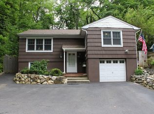90 Ocean Ave, Northport, NY 11768