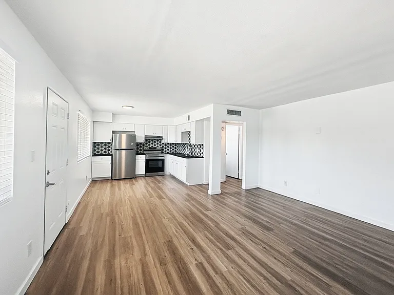 1808 N 31st St #7 — Photo 15