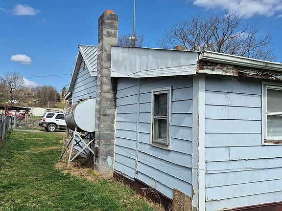 3rd image of 163 Well Ln