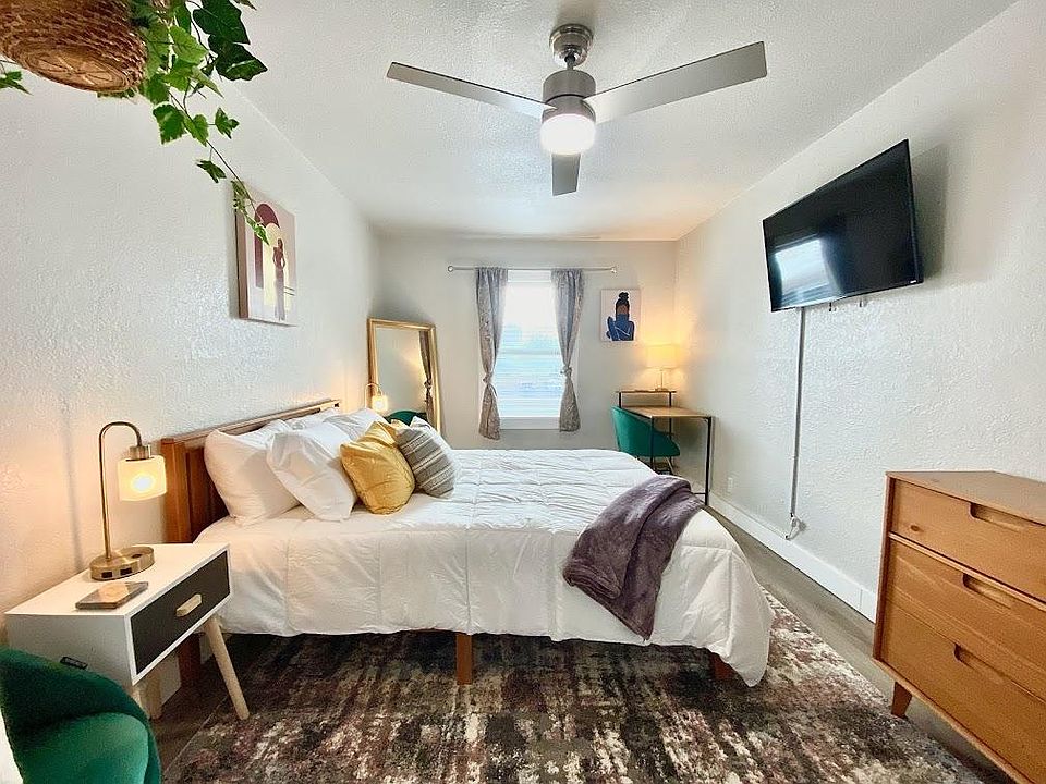 1st image of 1114 Morgan Ave #202