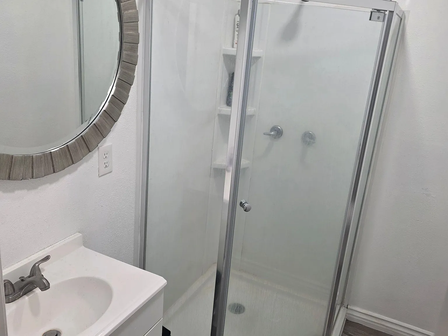 3 bed, 2.0 bath, 3477 sqft, $910 — Photo 4