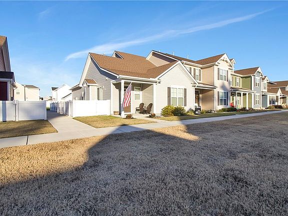 2nd image of 2219 Martlet Ln