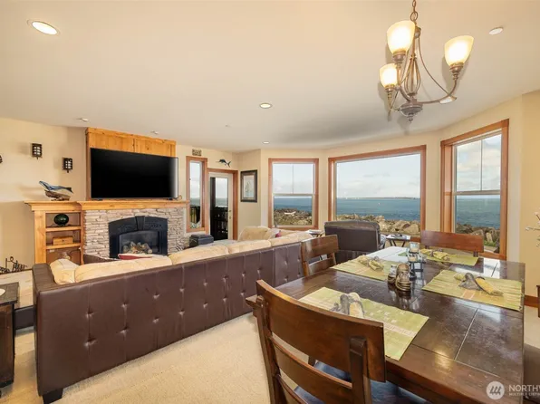 743 Neddie Rose Drive #207, Westport, WA 98595