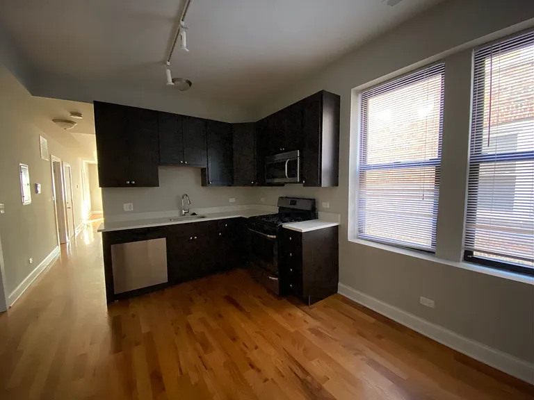 2540-42 W Augusta Blvd — Photo 9