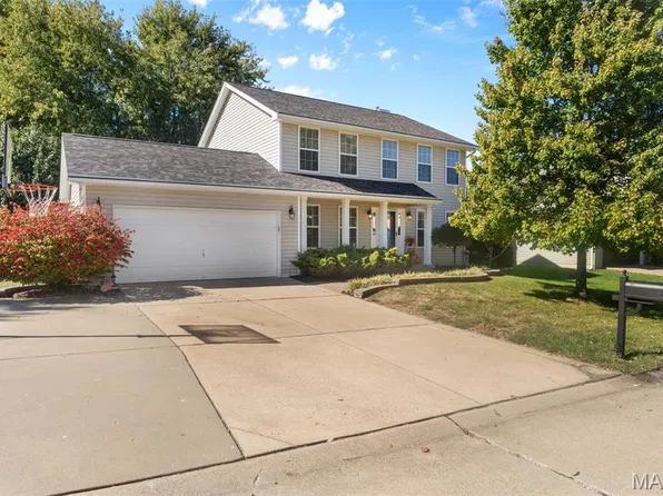 5009 Royal Burgess Dr, Saint Peters, MO 63304