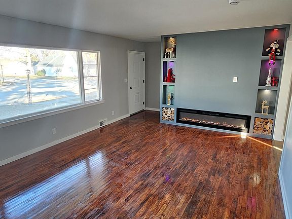 4th image of 175 E Jackson St