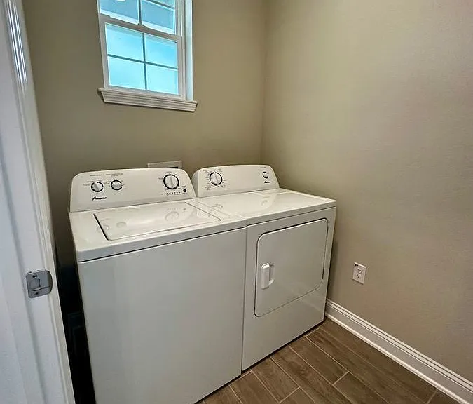 319 Greenway Ln — Photo 8