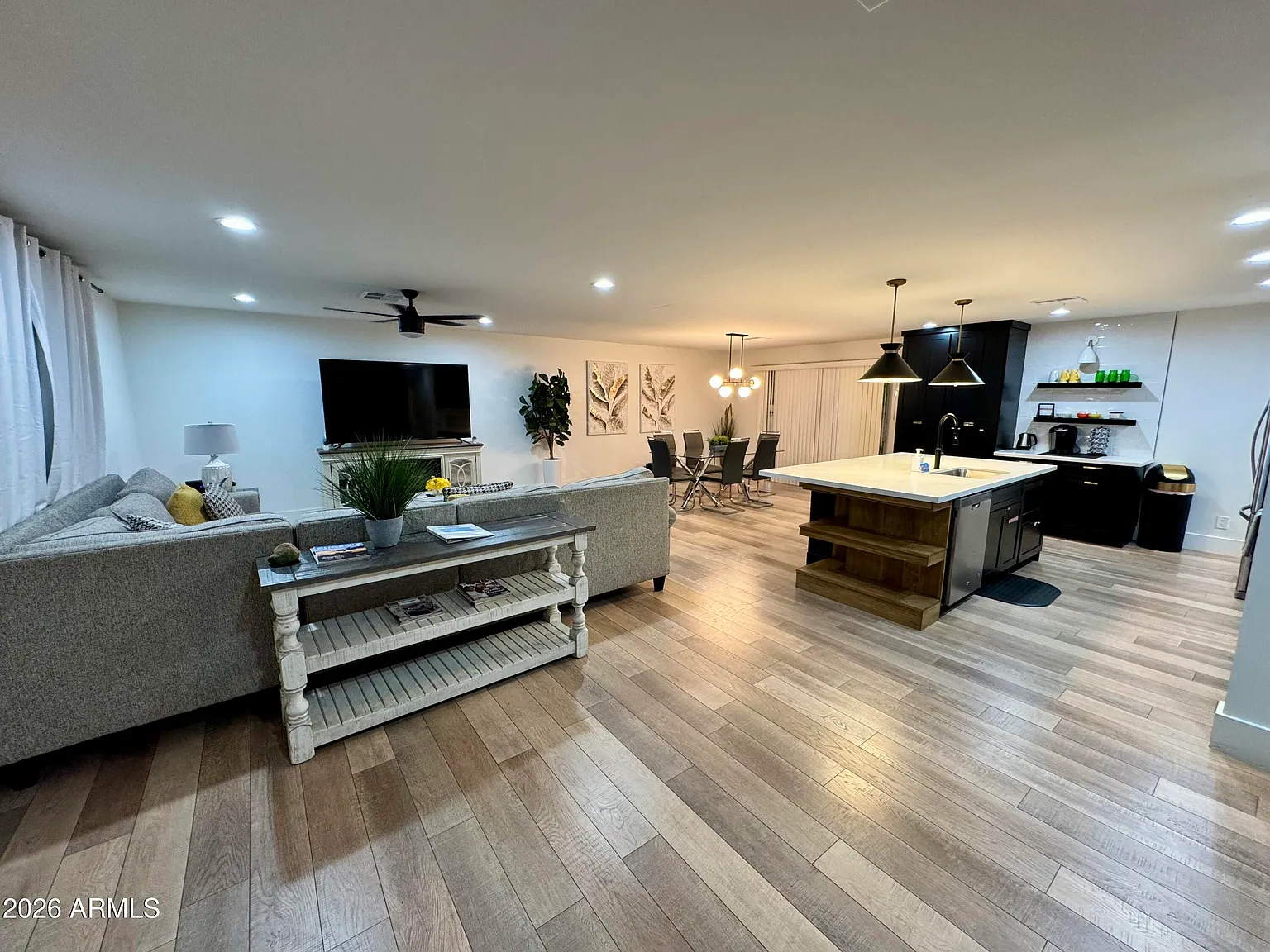 3 bed, 2.0 bath, 1808 sqft, $3,600 — Photo 3