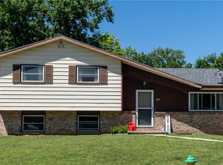 110 E Maxwelton Dr, Des Moines, IA 50315