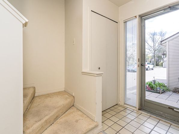 505 Plymouth Ct, Rochester, MI 48307