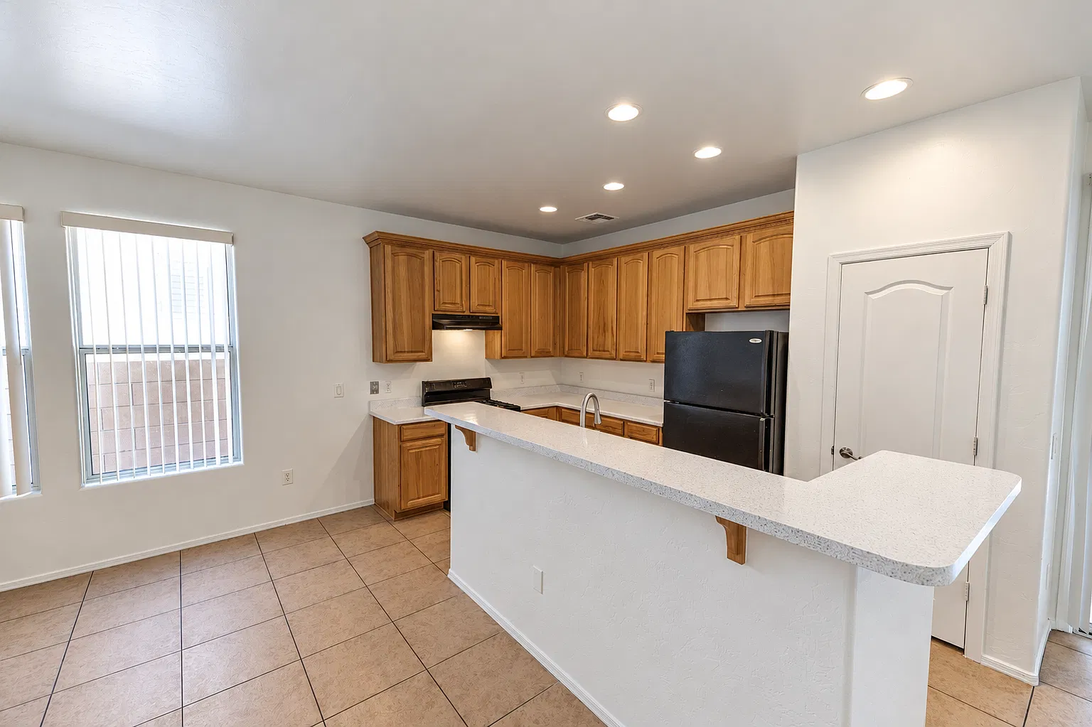 3 bed, 2.5 bath, 1608 sqft, $1,749 — Photo 2