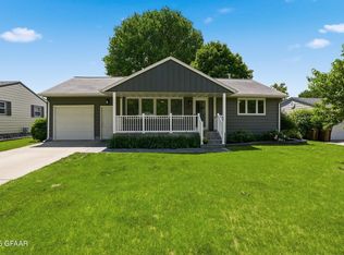 440 River Dr SE, East Grand Forks, MN 56721