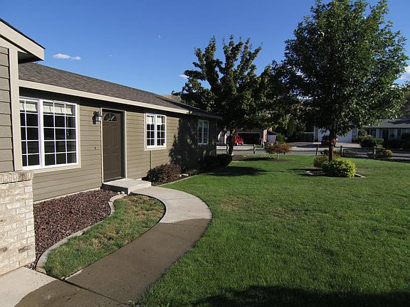 2nd image of 1715 Lincoln Park Cir