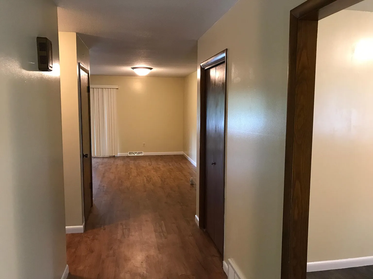 2 bed, 2000 sqft, $1,200 — Photo 2