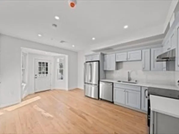 417 Commercial St #4, Weymouth, MA 02188