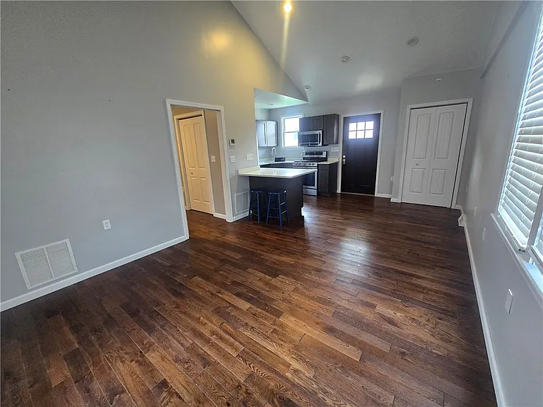 3025 Hazelhurst Ave — Photo 3