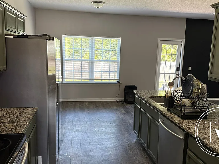 465 Huntington Dr NE — Photo 7