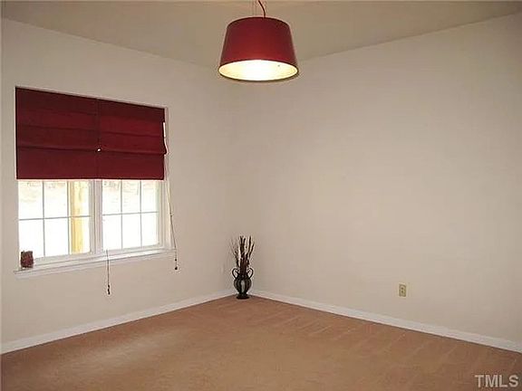 5th image of 313 Coral Creek Ln
