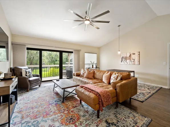 11863 Wimbledon Cir, Wellington, FL