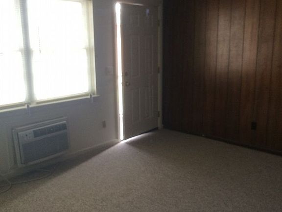 4th image of 675 Walnut Ln