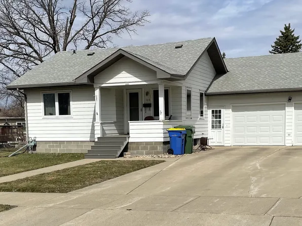 109 8th St, Brookings, SD 57006