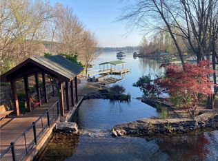 200 Fairview Cove Rd, Seneca, SC 29672