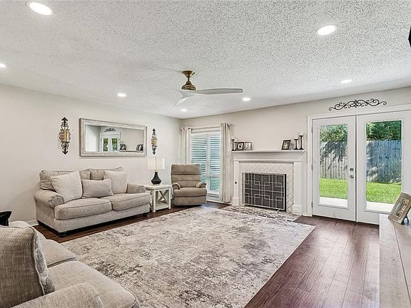 2nd image of 3012 Meadow Lake Dr E