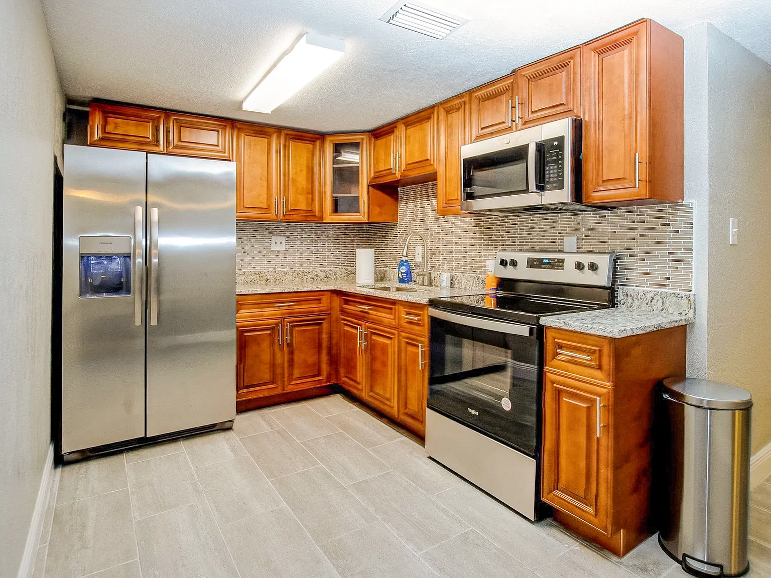 4 bed, 2.5 bath, 3888 sqft, $832 — Photo 4