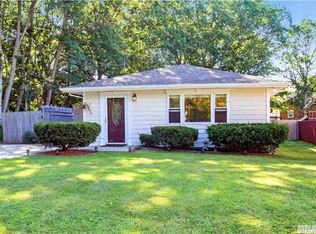 457 Pond Rd, Bohemia, NY 11716