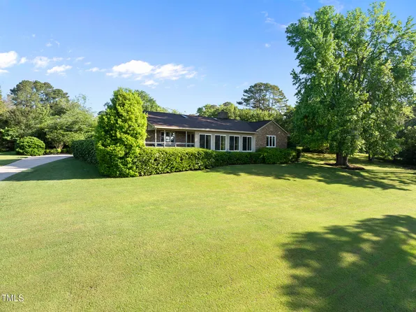 9 Lakeview Dr, Sanford, NC 27332