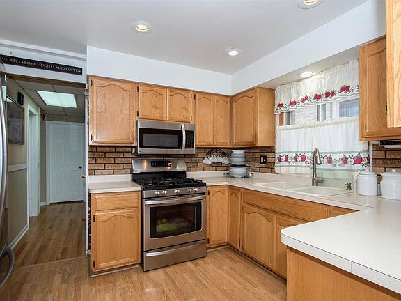 4th image of 3728 N Newcastle Ave