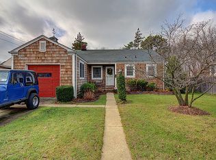 282 Livingston Ave, Babylon, NY 11702