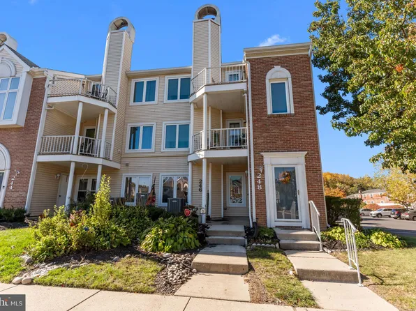 246 Colette Ct, Levittown, PA 19057