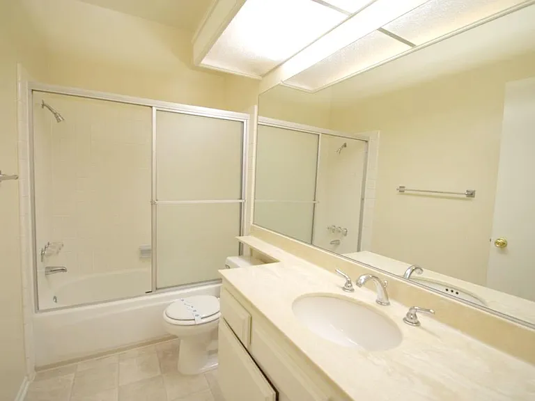 7211 Cozycroft Ave #68 — Photo 2