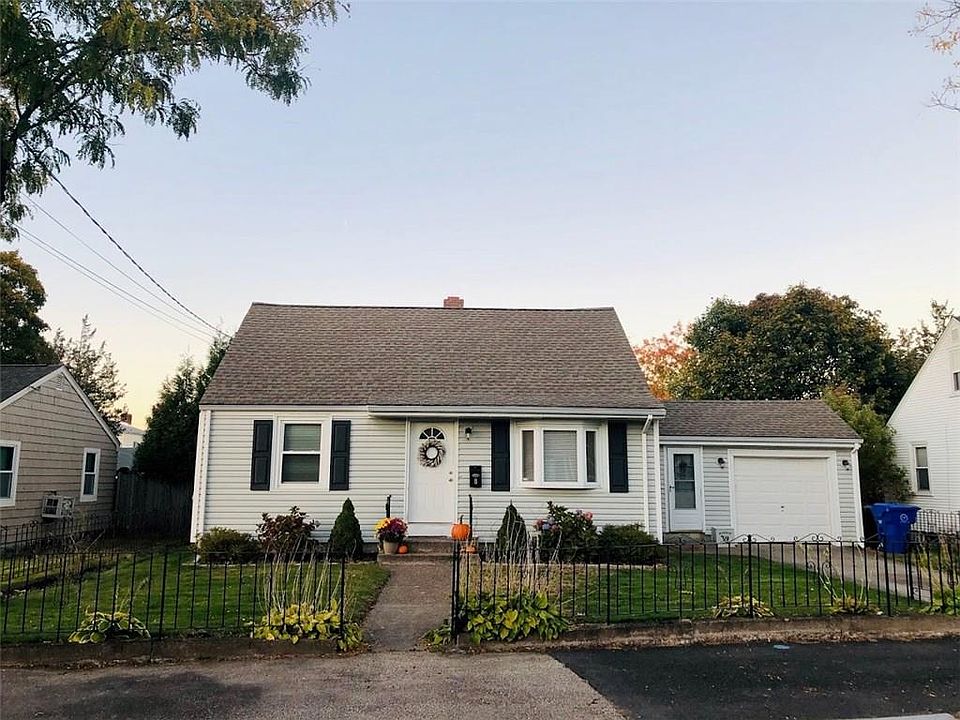 1st image of 8 Rosemere Dr