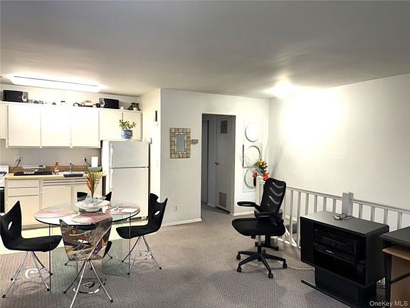 3rd image of 3 Wyndover Woods Ln APT 10