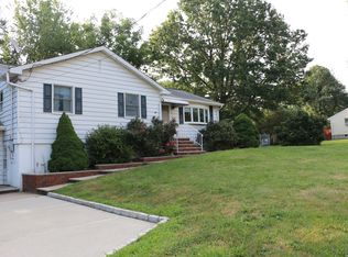980 Feather Bed Ln, Edison, NJ