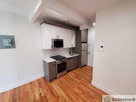3rd image of 1384 Teller Ave