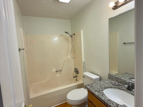 4th image of 115 Beecher St #A