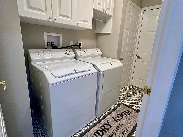 703 Constance Ln — Photo 17
