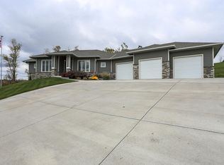 15294 Bloomfield Ln, Council Bluffs, IA 51503
