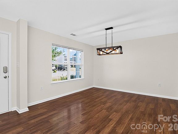 5th image of 2043 Grimley Ln