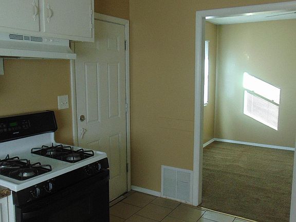 4th image of 2109 E 85th St