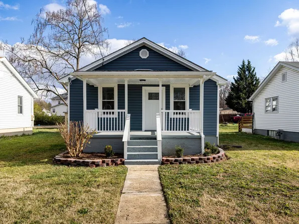 250 N Charlotte Ave, Waynesboro, VA 22980